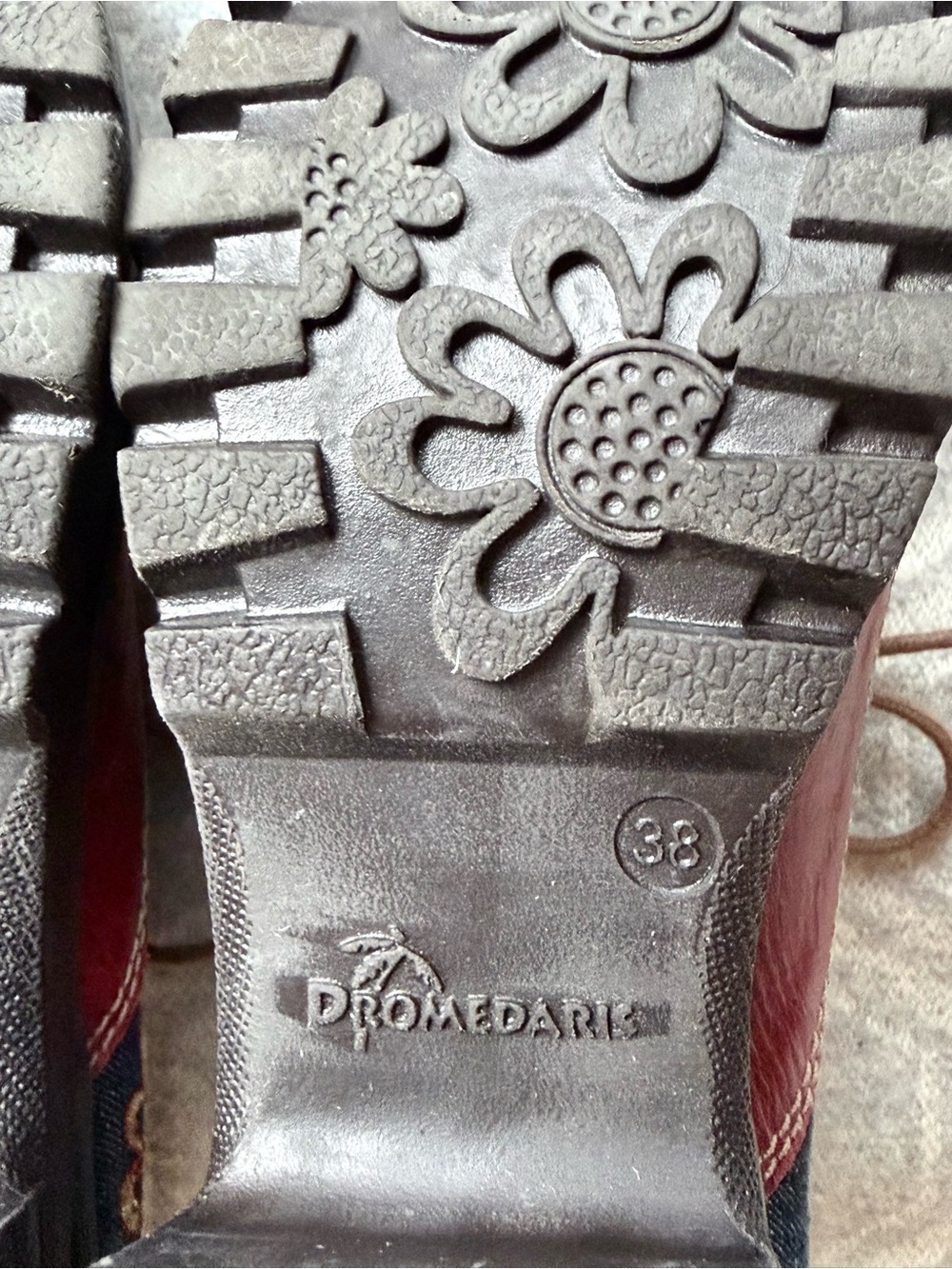 Dromedaris Kiara Whimsy Flowers Oxford Womens EU 38 Red Blue Embroidered - Picture 9 of 13